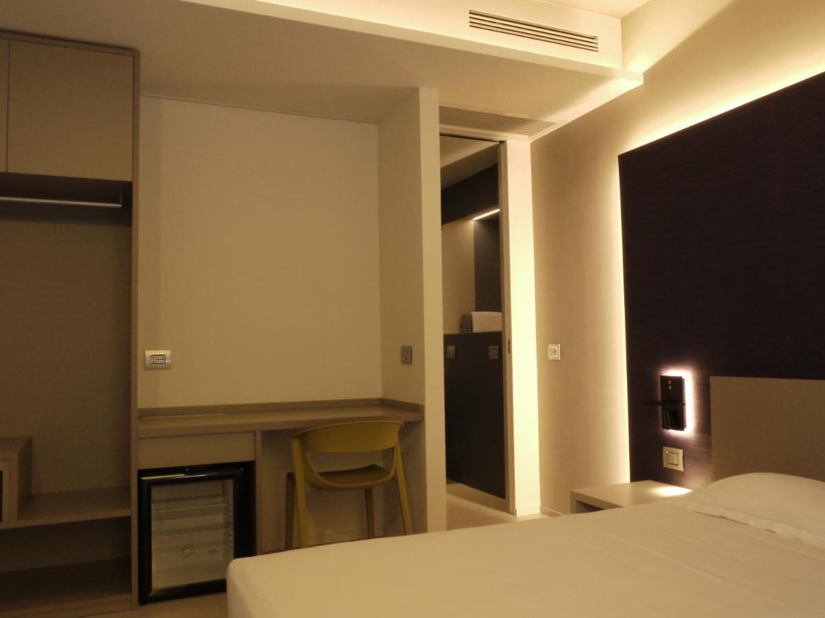 Rb Del Teatro&Apartaments Imola Bagian luar foto