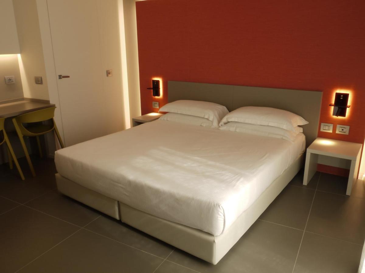 Rb Del Teatro&Apartaments Imola Bagian luar foto