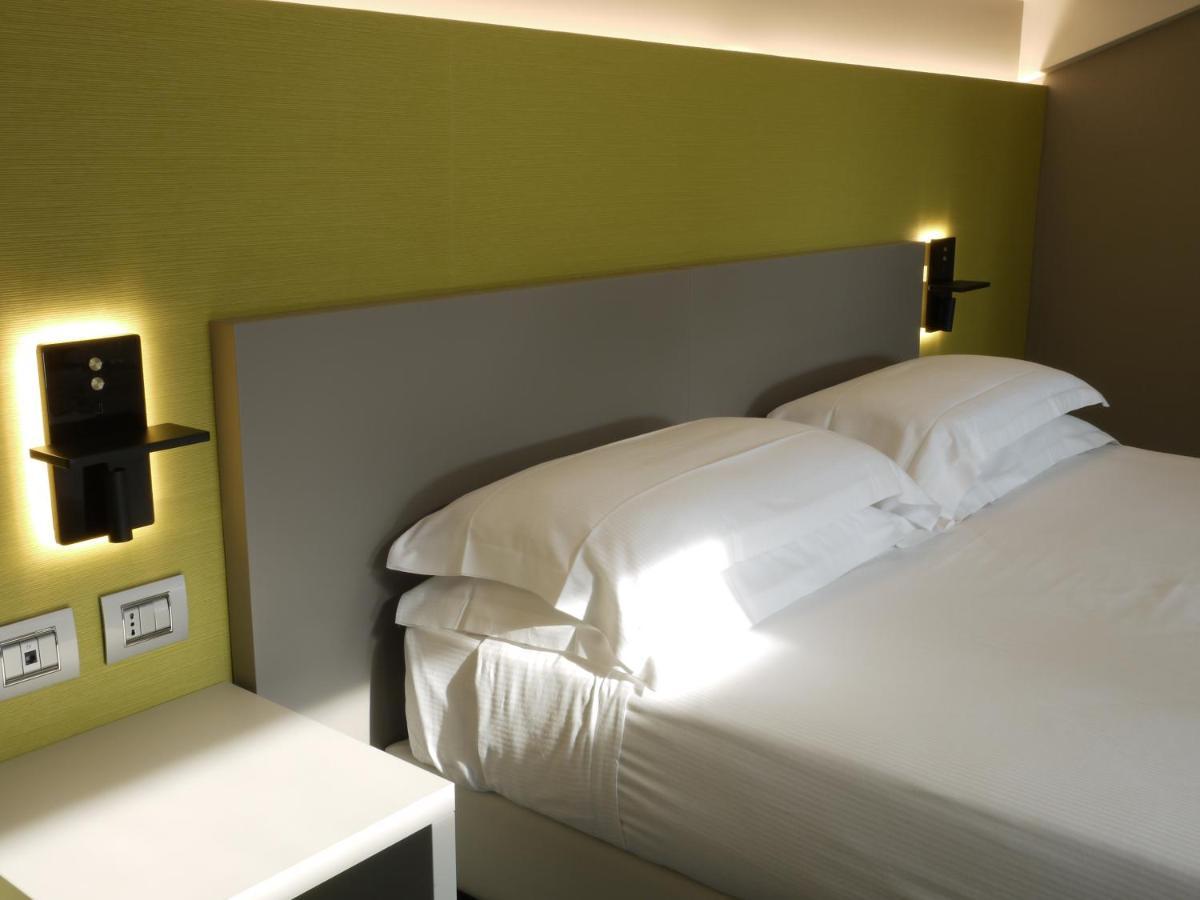 Rb Del Teatro&Apartaments Imola Bagian luar foto